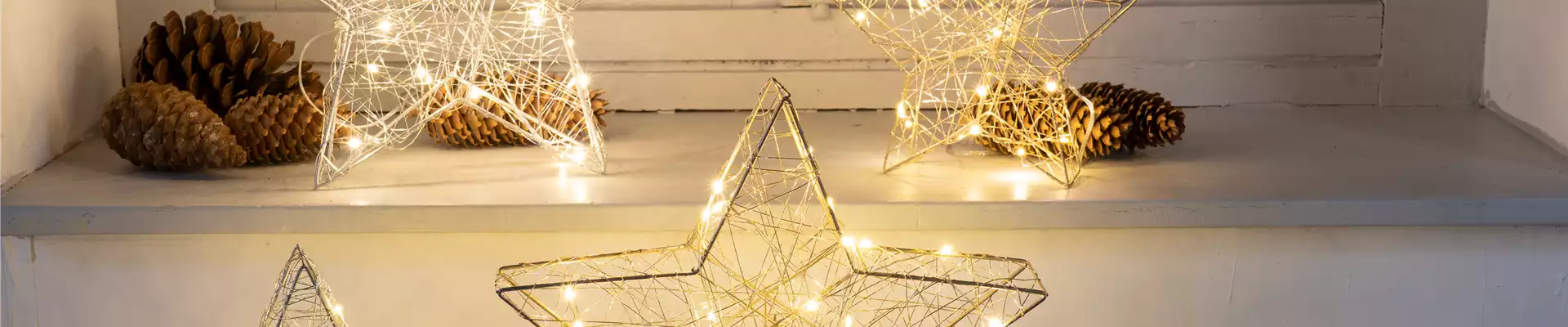 DEKORATIVE BELEUCHTUNG IN DER WEIHNACHTSZEIT FüR INNEN.